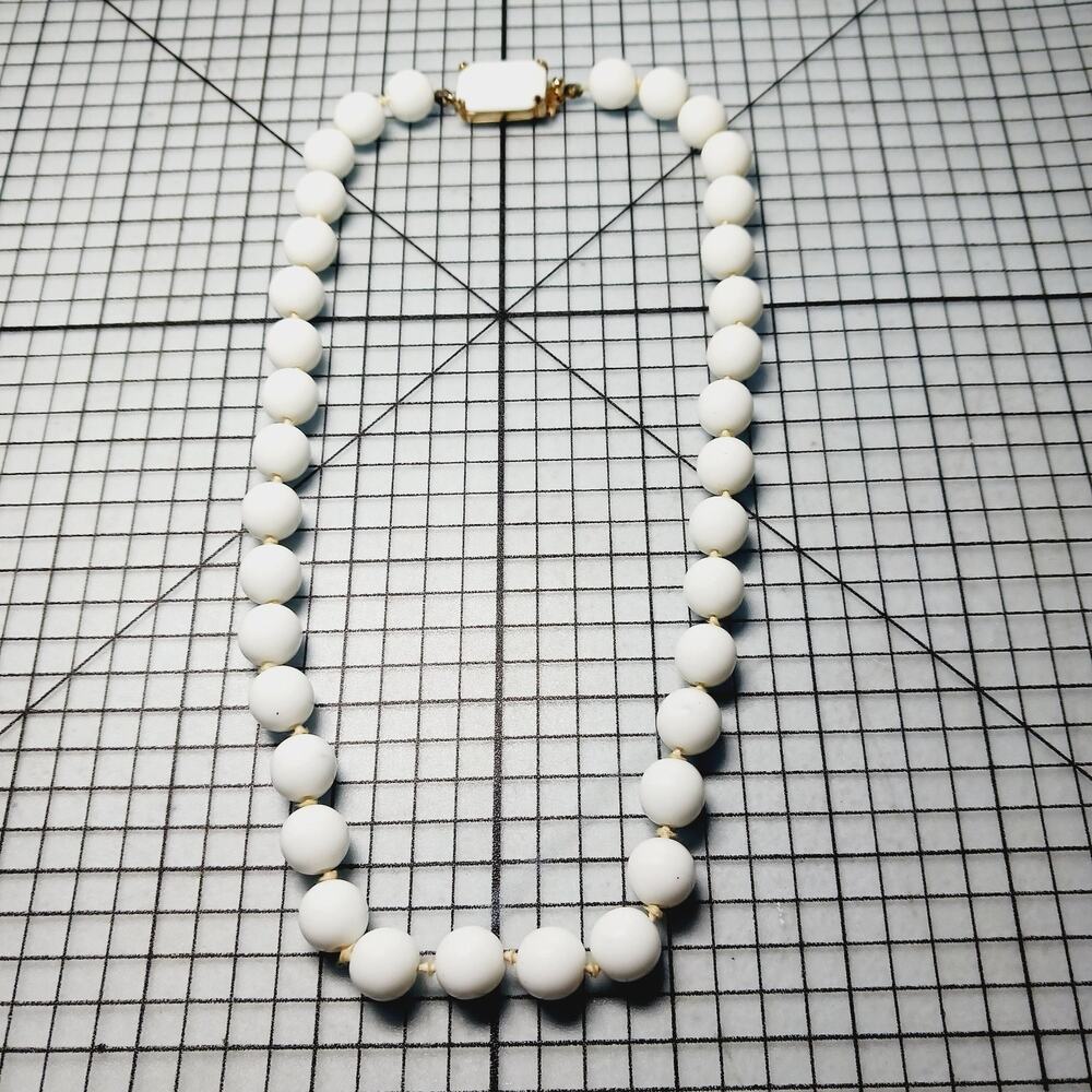 Necklace VTG Castlecliff White Milk Glass Style Mid Century Jackie O Mad Men Mod